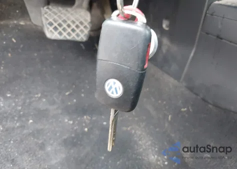 2010 Volkswagen New Beetle 2.5L z USA, uszkodzony, nr VIN 3VWPG3AG5AM018478